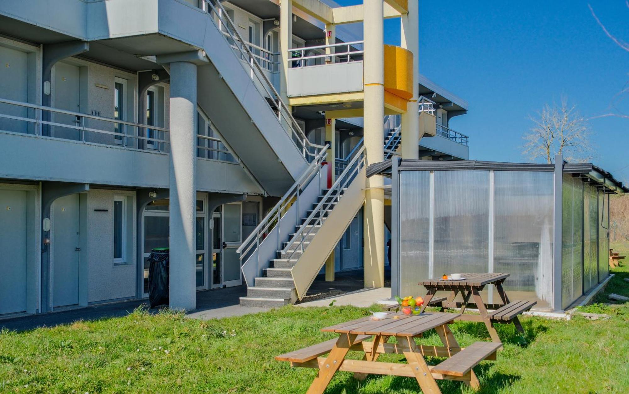 Classic Hotel - Fontenay-Tresigny Exterior photo